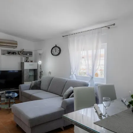 With A Parking Space - 22948 Apartment Vir