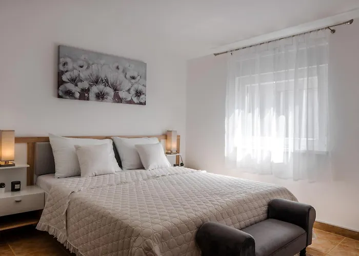 Apartman With Parking Space - 22948 *