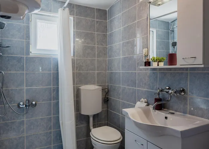 Apartman With Parking Space - 22948 *