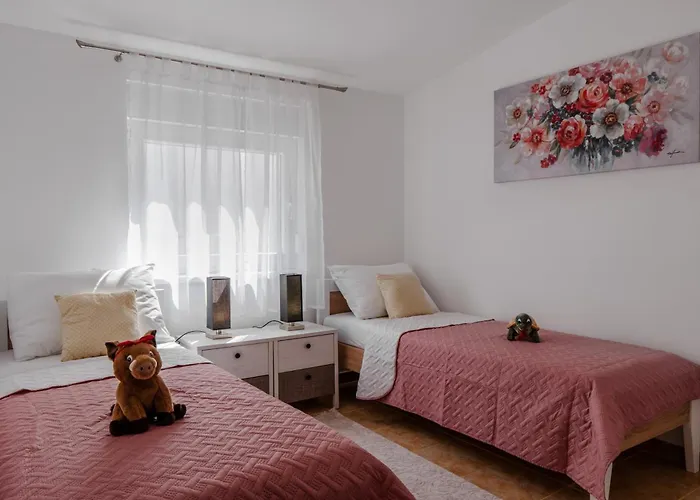 With Parking Space - 22948 ויר